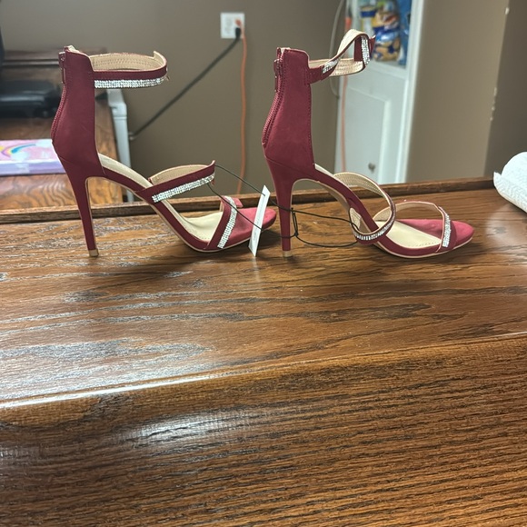 Red high heel shoes with silver accent. - Picture 2 of 4